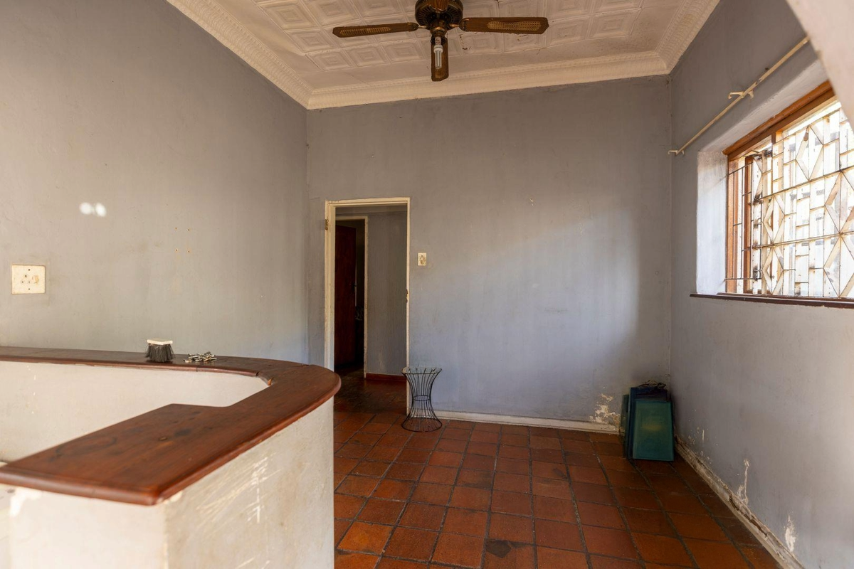 A Classic Kensington Home with Endless Potential - Photo 4