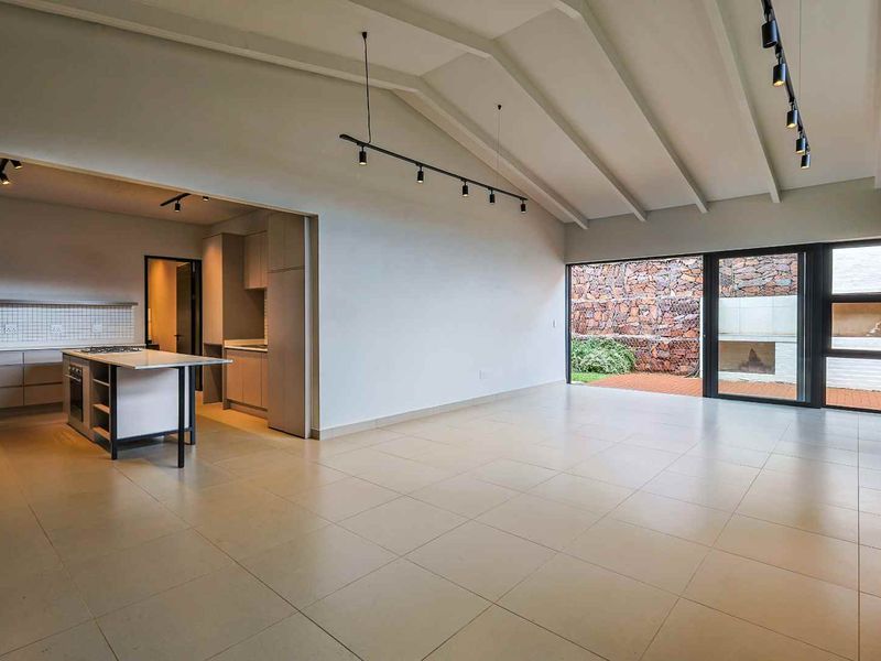 Secure 3 Bedroom Apartment in Constantia Park - Photo 8