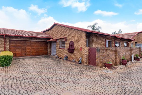 3 Bedroom Townhouse in Edleen For Sale R1,350,000 #2373971