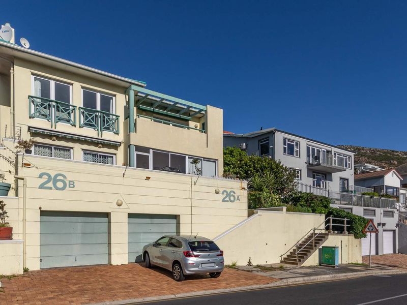 Spacious Coastal Villa – Ideal Lock-Up-and-Go or Permanent Residence - Photo 2