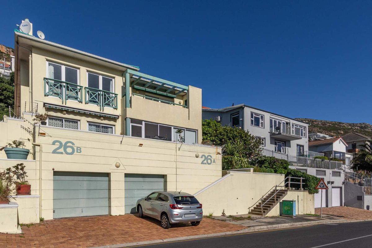 Spacious Coastal Villa – Ideal Lock-Up-and-Go or Permanent Residence - Photo 2