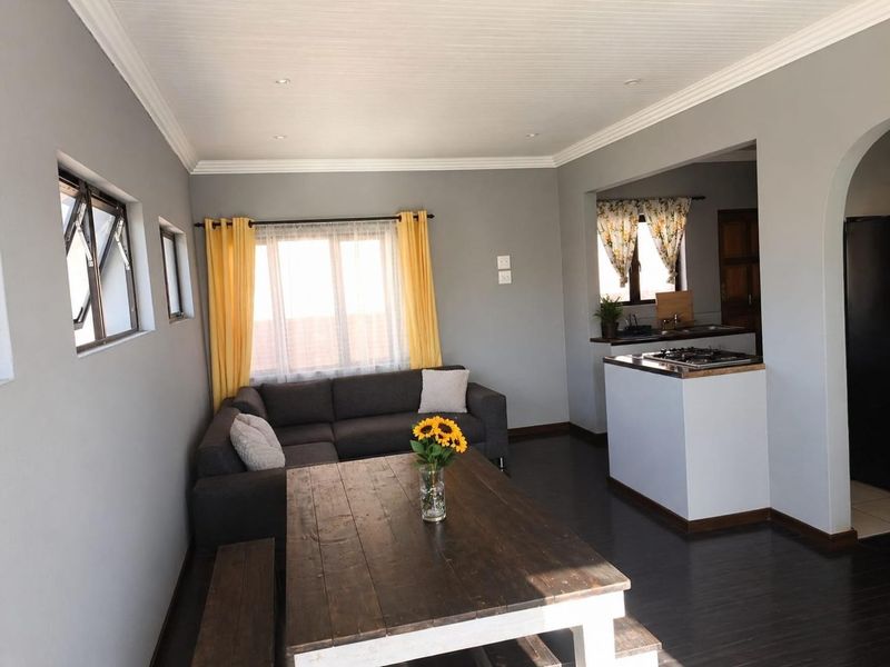 Well Priced Simplex in Ocean View Bluff - Photo 2