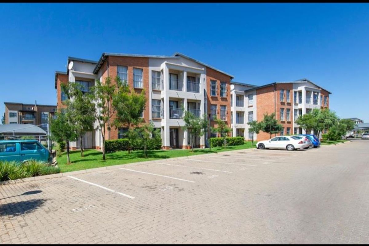 2 Bedroom Apartment - Photo 2