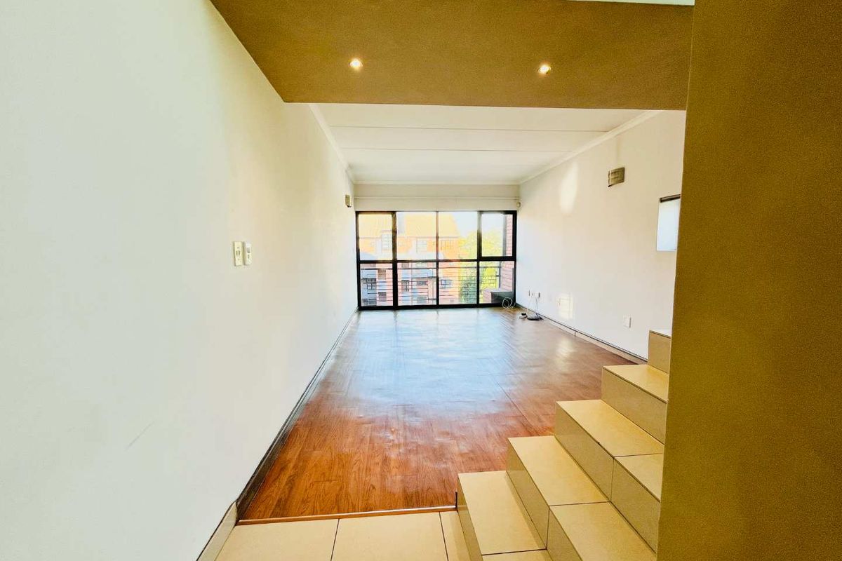 Prestige and Convenience: Stunning Triplex at 22 on Atholl - Photo 3