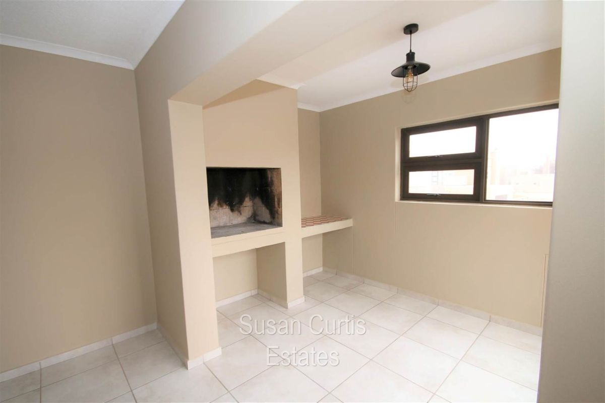3 bedrooms Townhouse in Long Beach - Photo 3