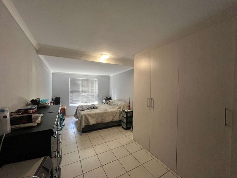 Lovely Renovated Flat – Perfect Investment Opportunity - Photo 5