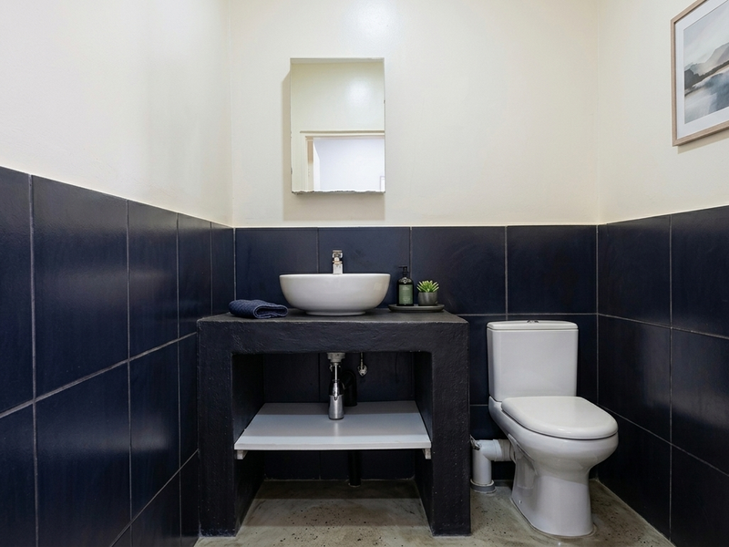 Modern Studio Apartment in the Heart of Maboneng – Ideal for First-Time Buyers or Investors - Photo 7