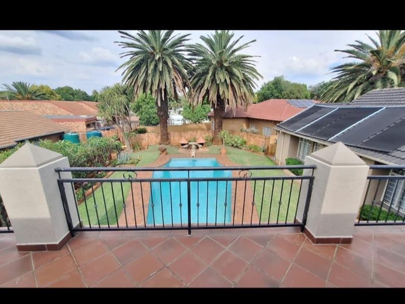 7 Bedroom House for Sale! - Photo 2