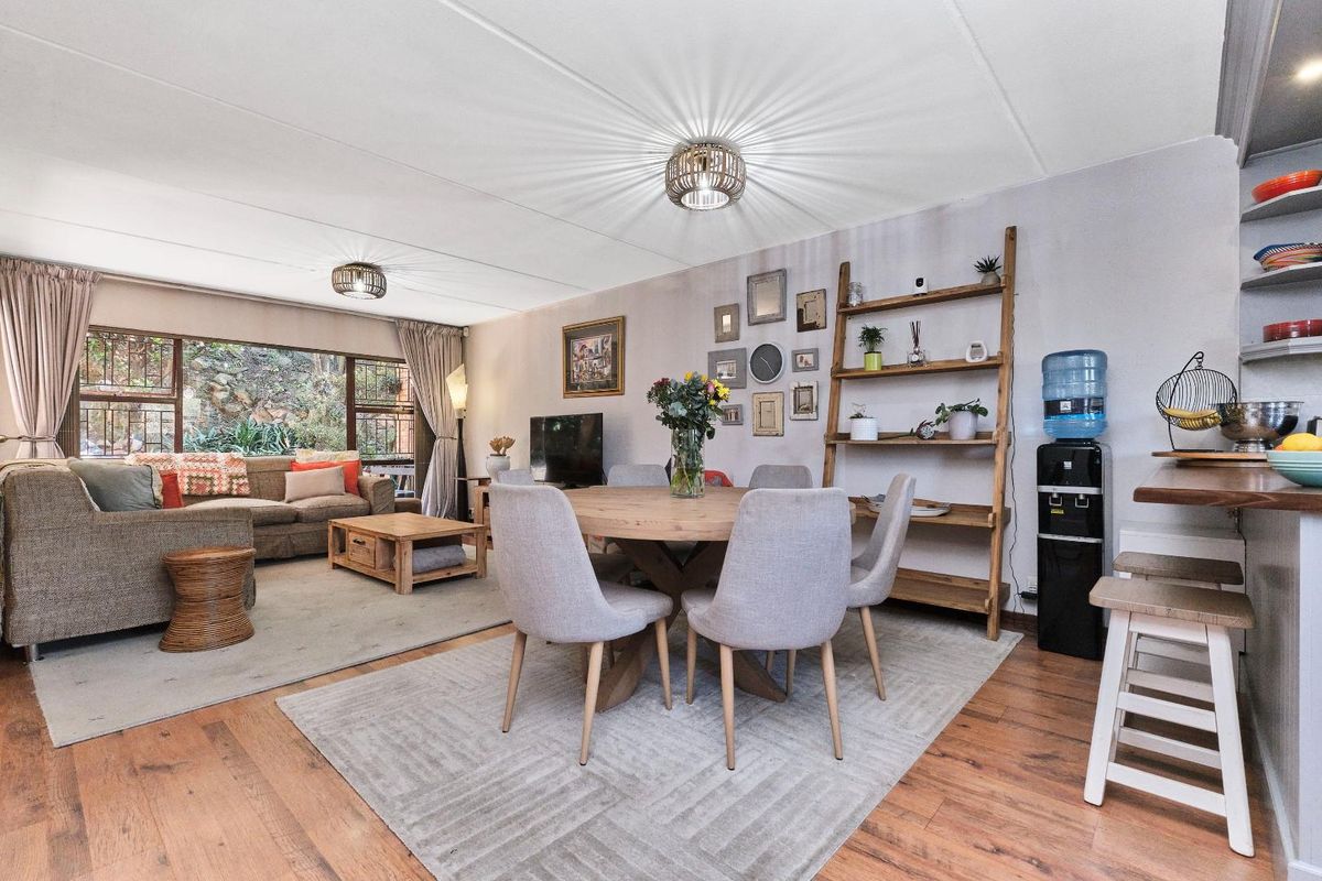 Fantastic property walking distance to the schools. - Photo 4