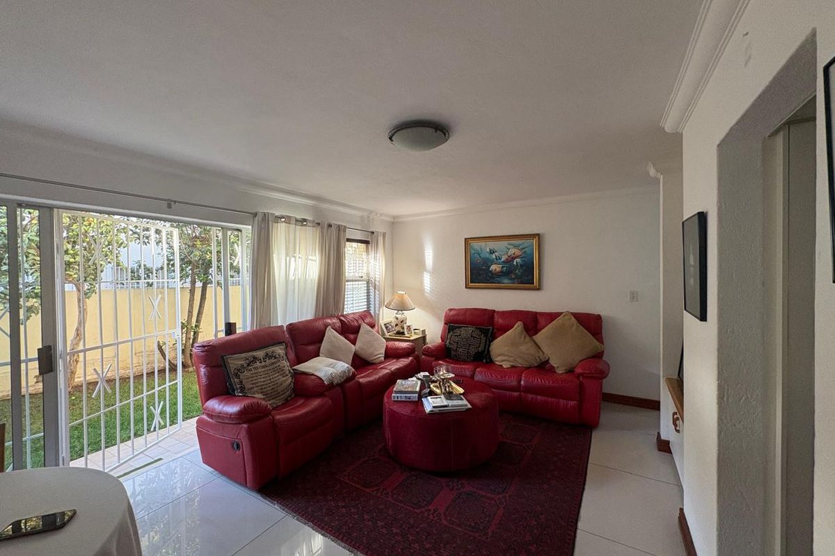 Renovated Garden Apartment in Prime Morningside Position - Photo 3