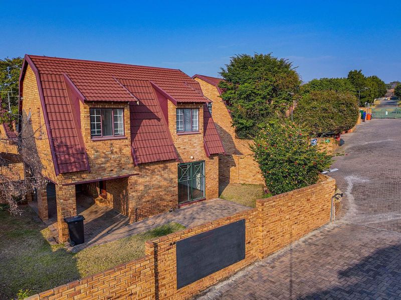 Charming 2 bedroom, 1 bathroom townhouse available in Barn Lodge, Boskruin. - Photo 5