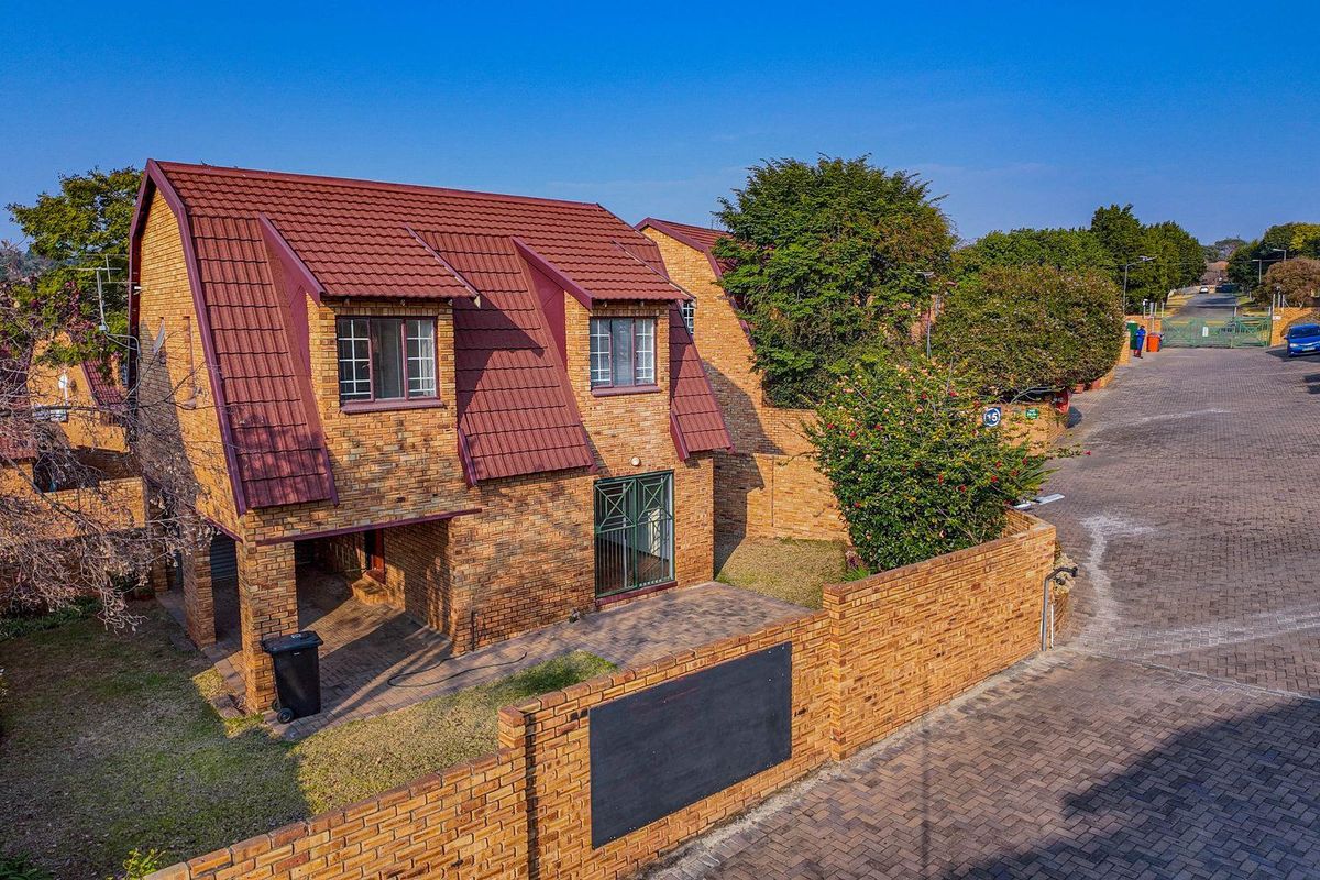 Charming 2 bedroom, 1 bathroom townhouse available in Barn Lodge, Boskruin. - Photo 5