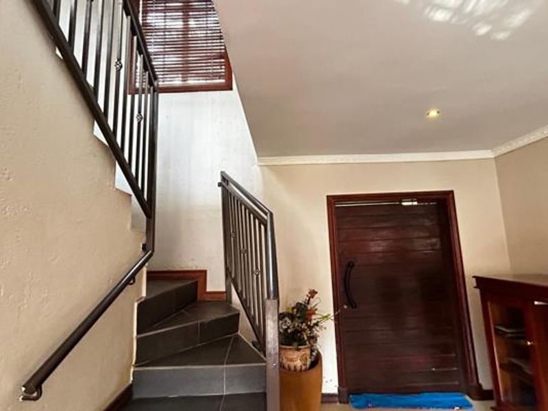 Grab this beautiful house - Photo 6