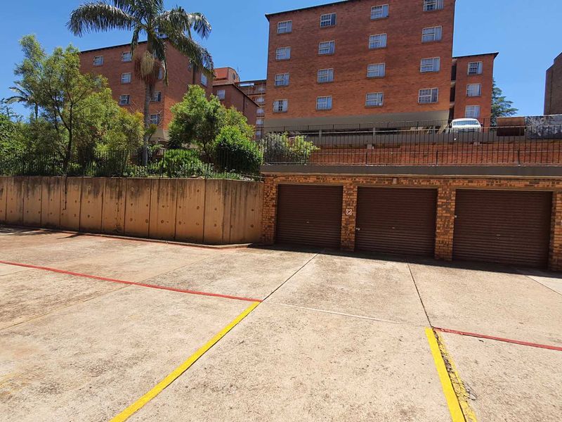 **A Rare Opportunity: Spacious 2.5 Bedroom Apartment in Wonderboom South** - Photo 5