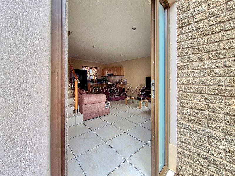Central, Walvis Bay:  Various 3 Bedroom Units for sale in Union Court - Photo 6