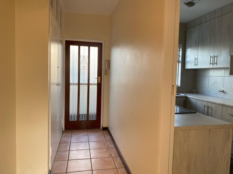 Two bedroom rental in Plumstead - Photo 5