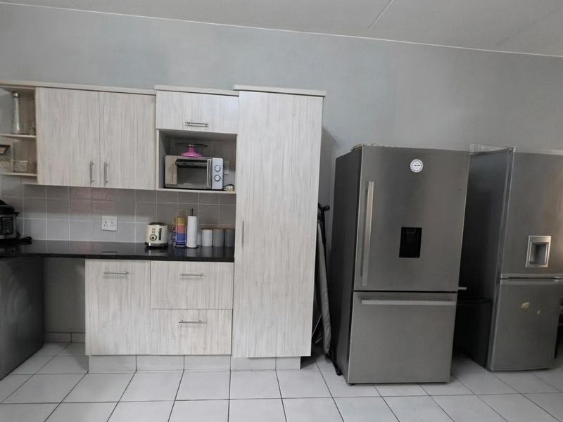 3 Bedroom Apartment / Flat for Sale in New Market Park - Photo 8