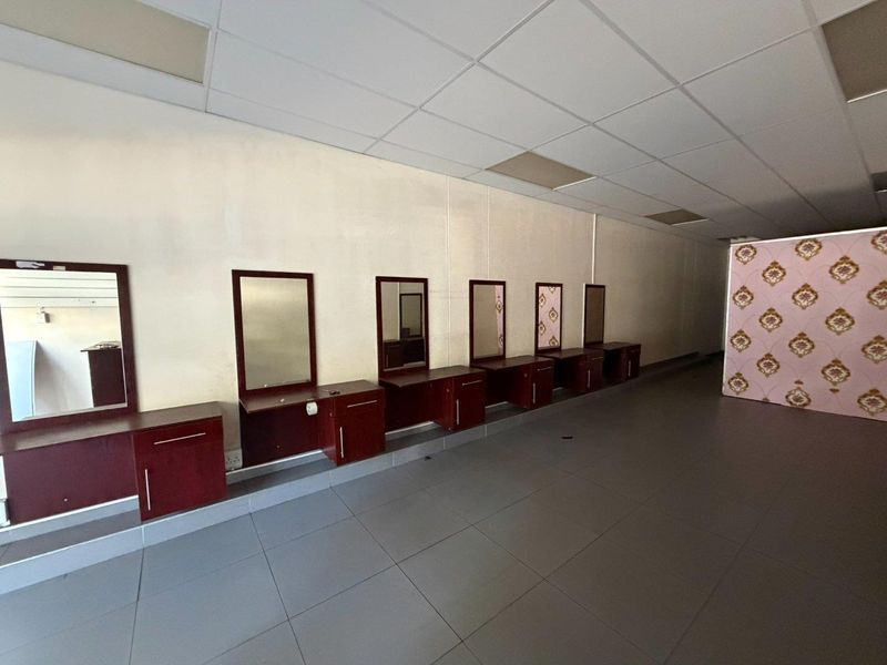 70 Sqm RETAILS SPACE ON SPECIAL TO RENT IN PRETORIA FOR R 5999.00 PM AVAILABLE IMMEDIATELY. - Photo 4