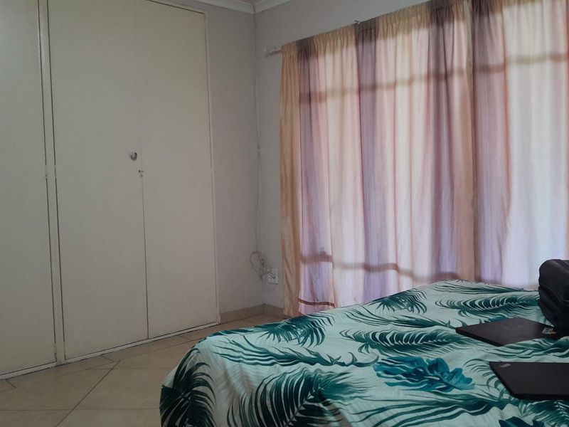 Price Adjustment Don't Miss Out -1st floor 3 Bedroom Klinker Brick Townhouse for sale in Brackendowns, will look at all reasonable offers - Photo 9