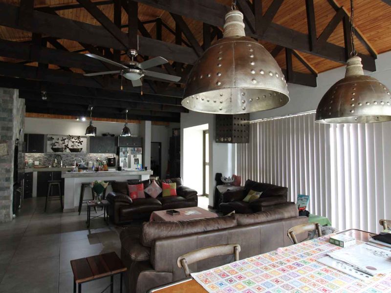 Sensational and Stylish open plan living close to schools. - Photo 4