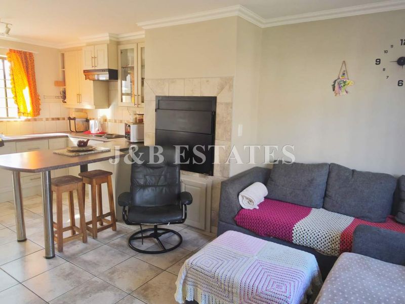 2 Bedroom Townhouse In Prime Area - Photo 2