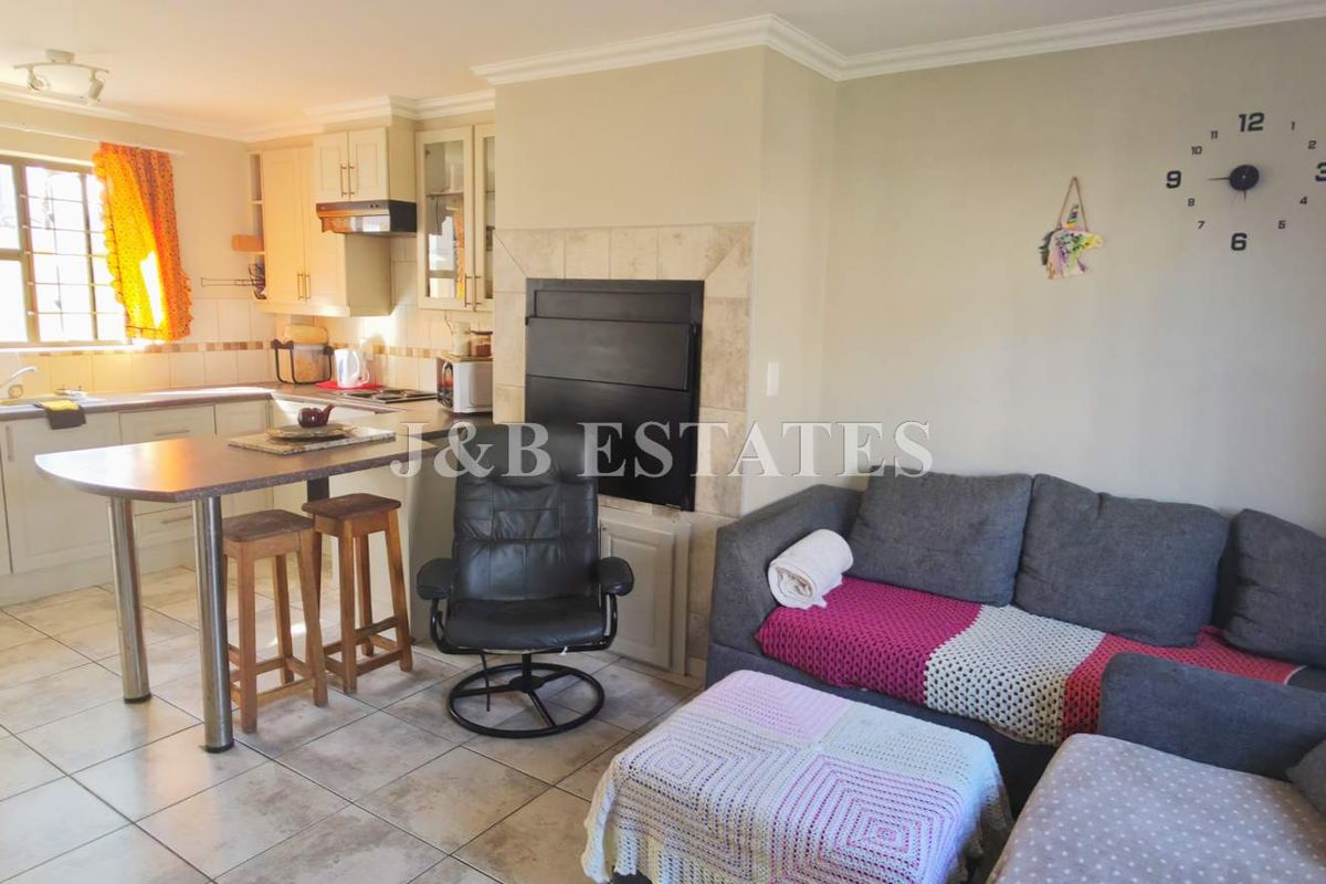 2 Bedroom Townhouse In Prime Area - Photo 2