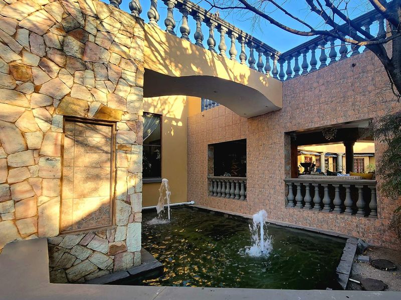 Castle in Alberante security estate perfect for a venue/restaurant/blended family - Photo 2