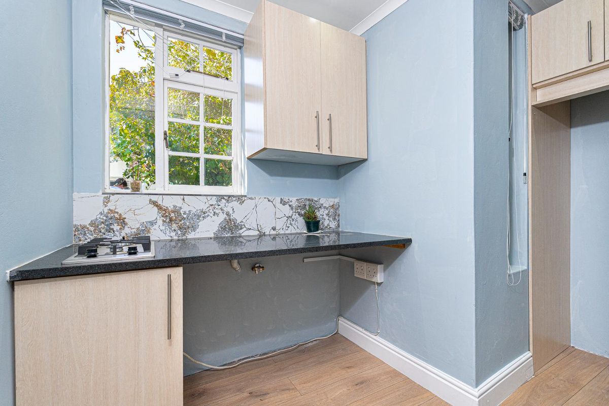 Spacious 360m2 Home in Prime Claremont – Ideal Family Living with Secure, Modern Comfort - Photo 4