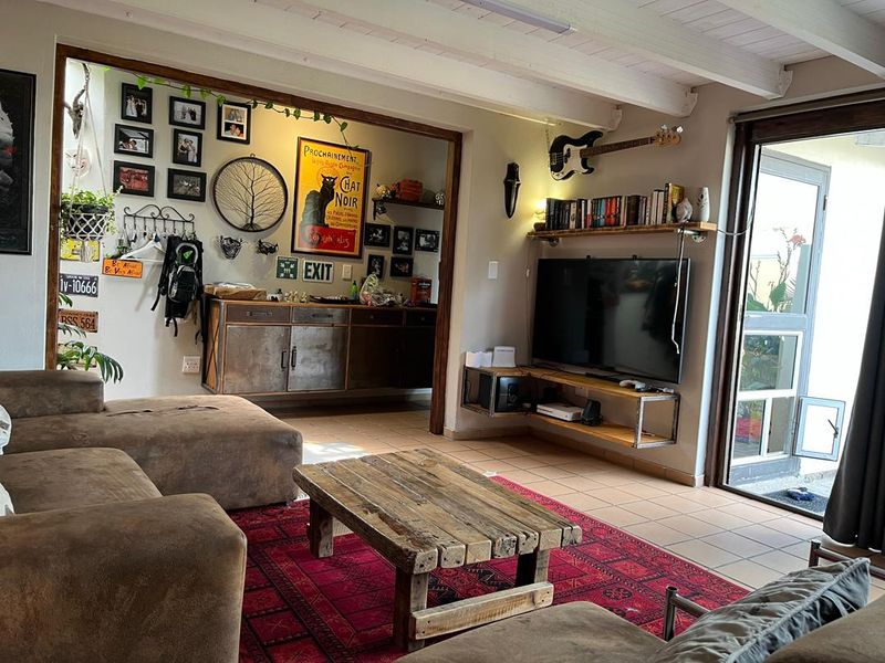 Great Starter home in City Centre - Photo 2