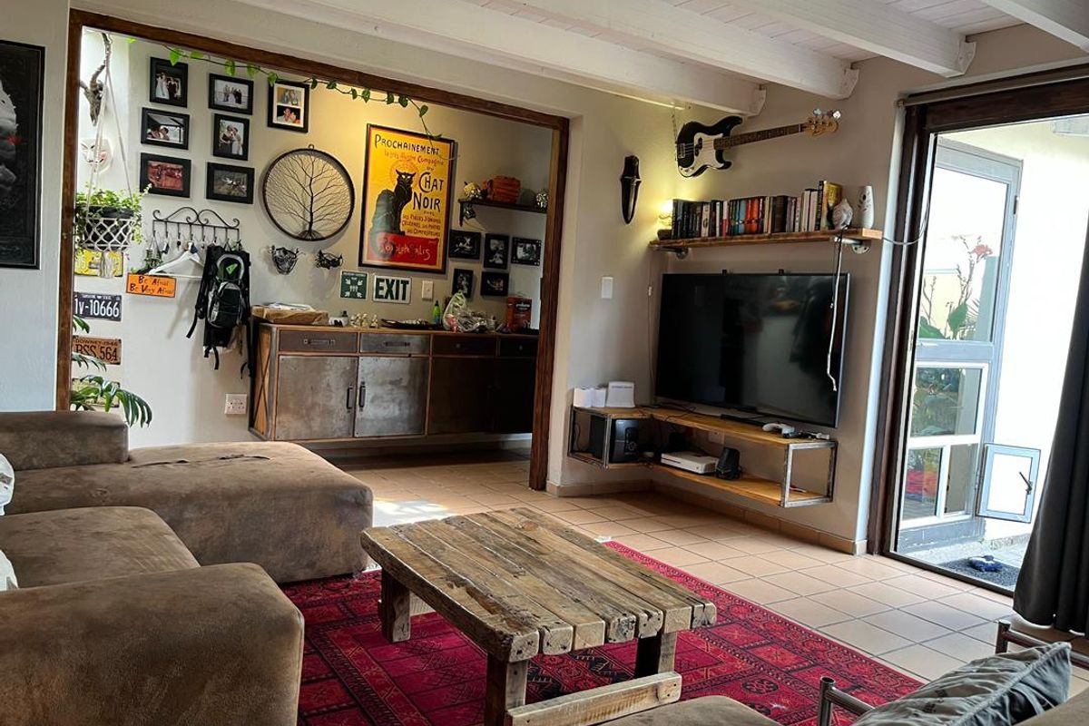 Great Starter home in City Centre - Photo 2