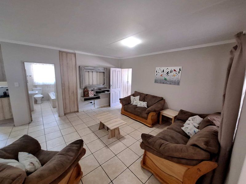 Modern Elegance - Entertain and Relax in Style - Photo 8