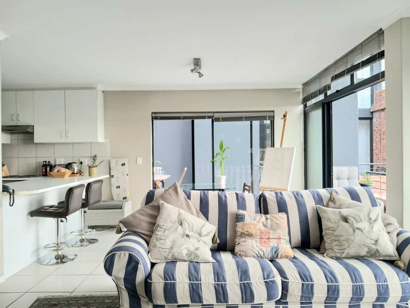 2 bed duplex in sought after Wembley square - Photo 9