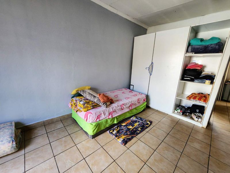 Versatile Dual-Living Property with Great Potential - Photo 10