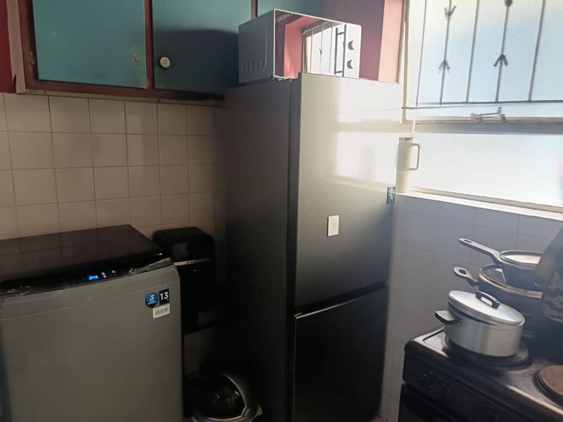 Bachelor Flat Offering Privacy, Space & Peace of Mind! Hurry this won't last!!!! - Photo 7