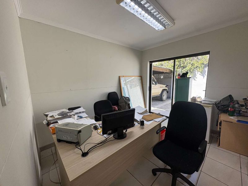 Well-maintained office buildings on a highly visible corner in Independence Avenue - Photo 2