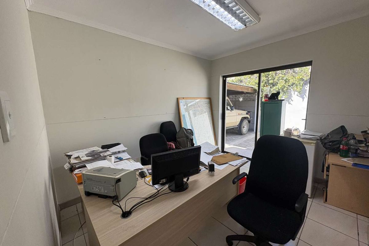 Well-maintained office buildings on a highly visible corner in Independence Avenue - Photo 2