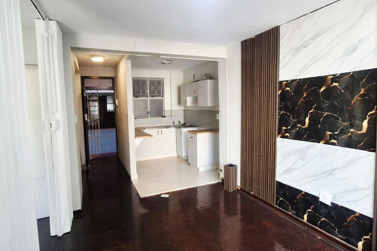 "Prime Location! Steps from Suncoast & Blue Waters Hotel" - Photo 3