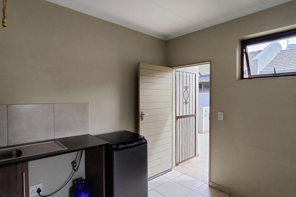 Two-bedroom apartment for Sale - Photo 4