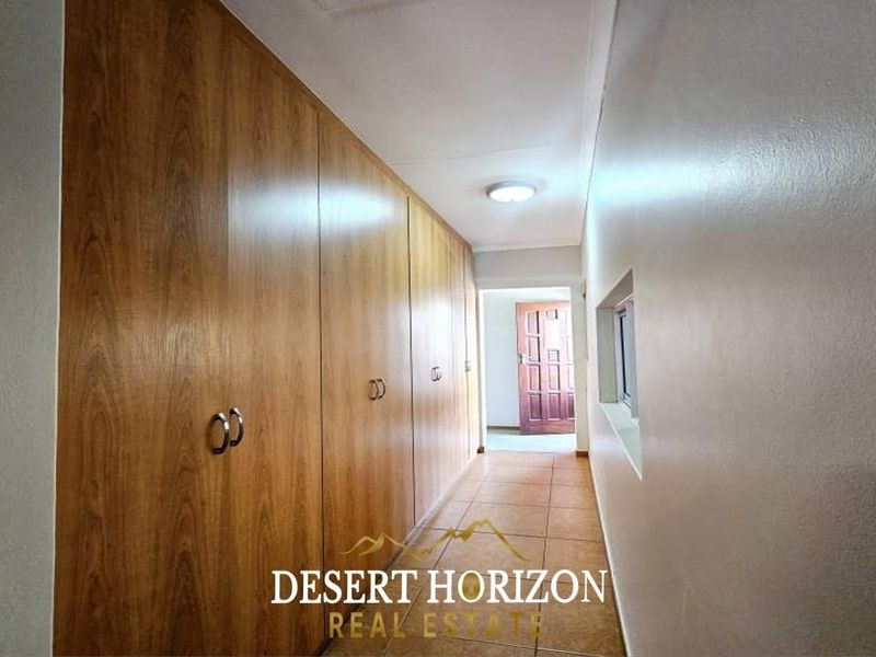 Walvisbay, Fairways Estate |  Beuatiful Family home for sale - Photo 8