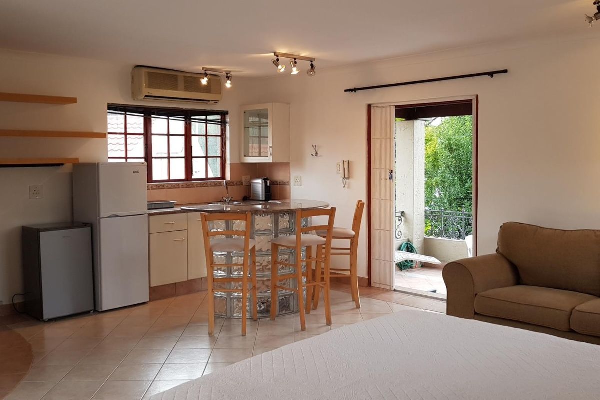 Semi-Furnished Studio Flatlet with Large Balcony and Scenic View to Let in Hurlingham Manors - Photo 5
