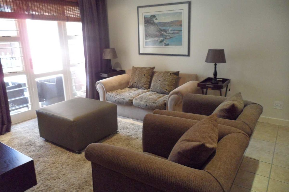 SOPHISTICATED  FULLY FURNISHED 2 BED 2 BATH GROUND FLOOR APARTMENT IN MELROSE - Photo 3