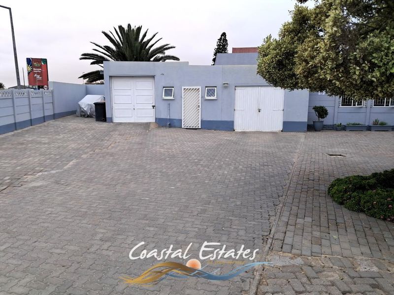 Developer's Dream: Prime Corner Property with Endless Potential - Photo 4