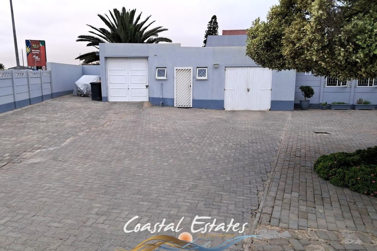 Developer's Dream: Prime Corner Property with Endless Potential - Photo 4