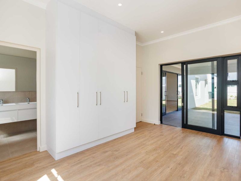 A Thoughtfully Designed Home in Val de Vie Evergreen - Photo 10