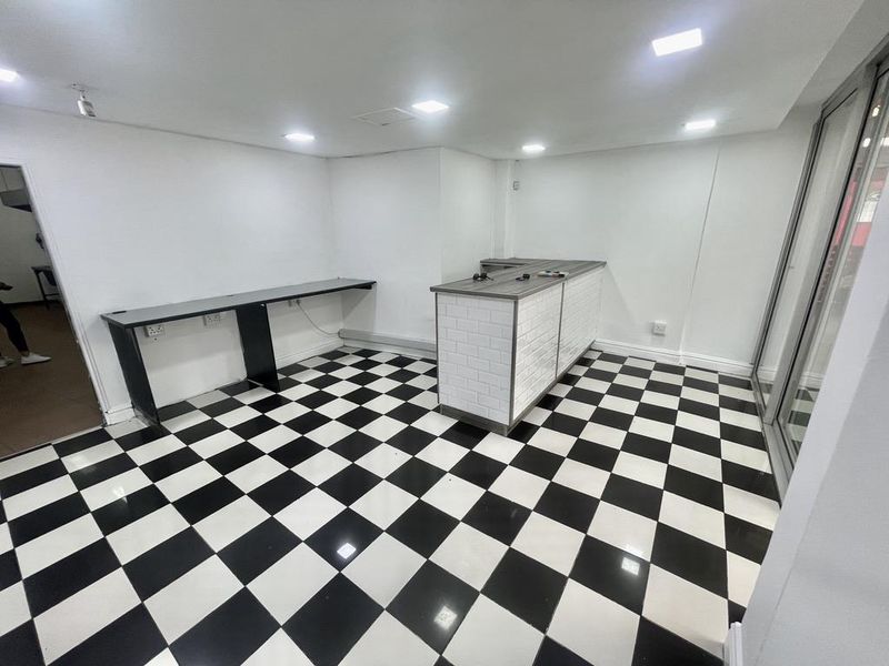 Hendra - Prime Retail / Restaurant Space To Let in Central Durban North - Photo 3