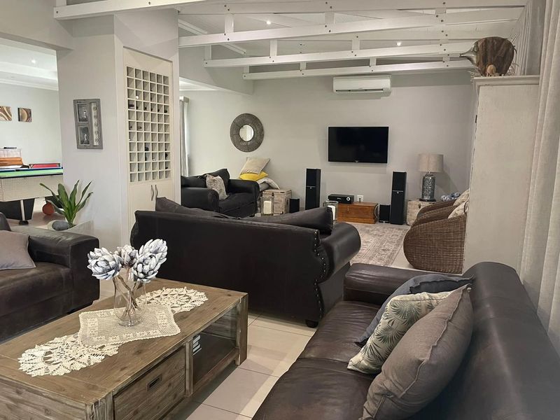 Truly impressive double-storey home - spacious, luxurious and one of a kind!!! - Photo 6