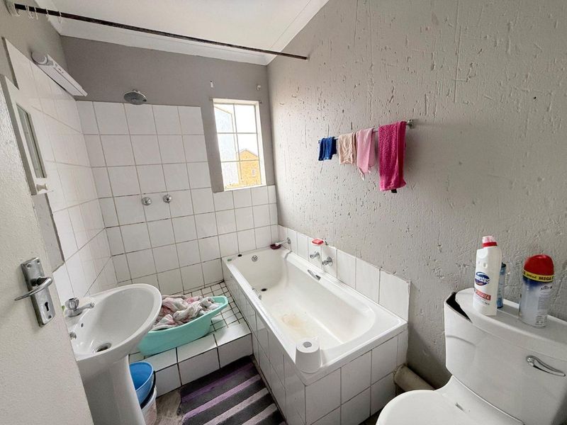 Your New Home: A Blend of Style, Comfort, & Accessibility! - Photo 8