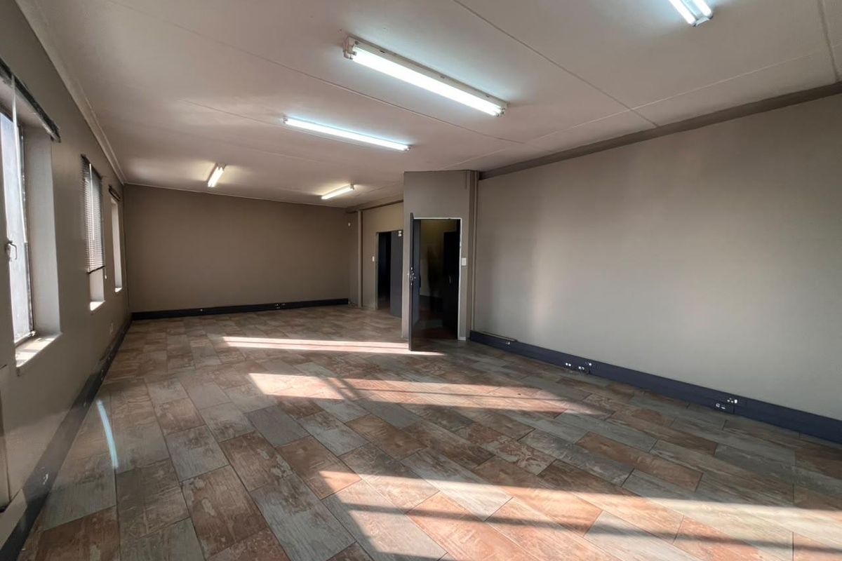 Large Office Block with Ample Parking - Photo 2