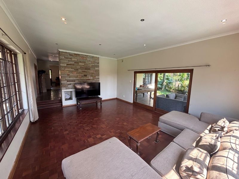 Spacious 4-Bedroom Family Home with Pool & Cottage to Rent in Kloof - Photo 10