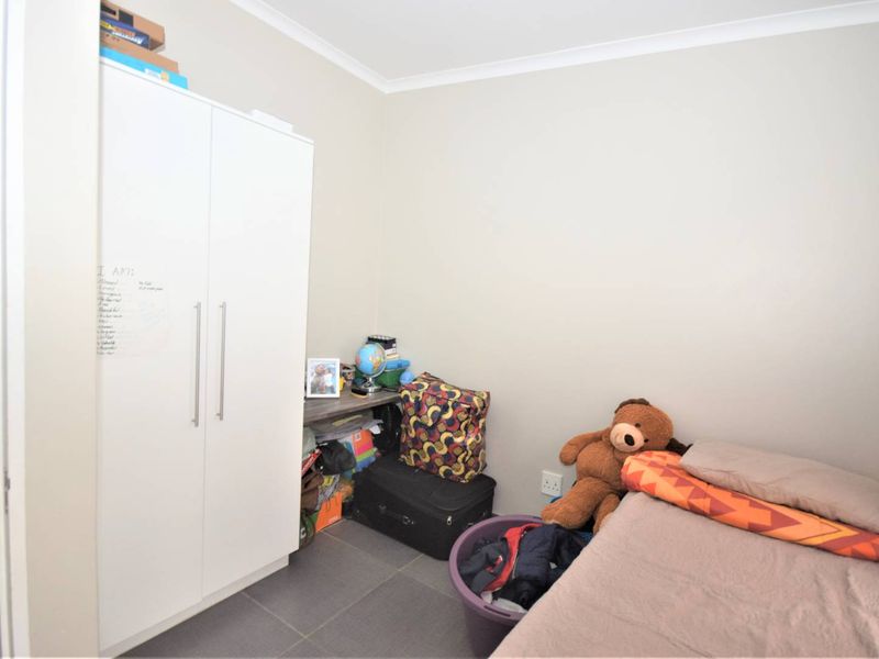 Stunning 3-Bedroom Apartment with Modern Amenities and Security Features - Photo 10